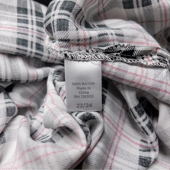 DONATING 07/01/25 | Avenue Plaid Button-Up Longsleeve - Picture 7 of 8